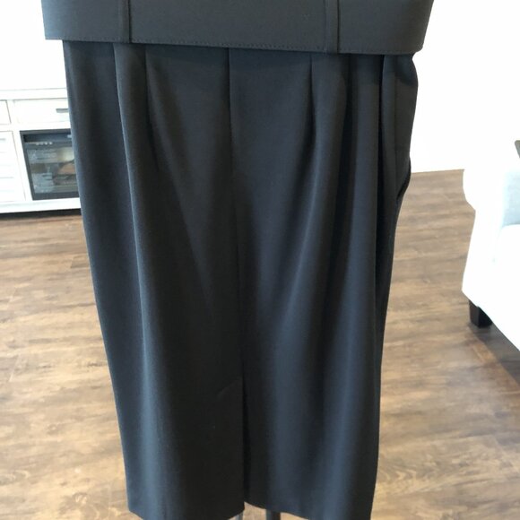 BLACK SKIRT WITH THE BELT - Picture 1 of 3